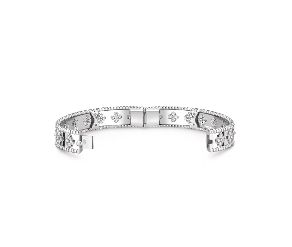 Perlée clovers bracelet, rhodium plated 18K white gold, round diamonds, medium model; diamond quality DEF, IF to VVS.