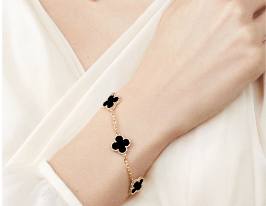 Vintage Alhambra bracelet, 5 motifs, 18K yellow gold, onyx.