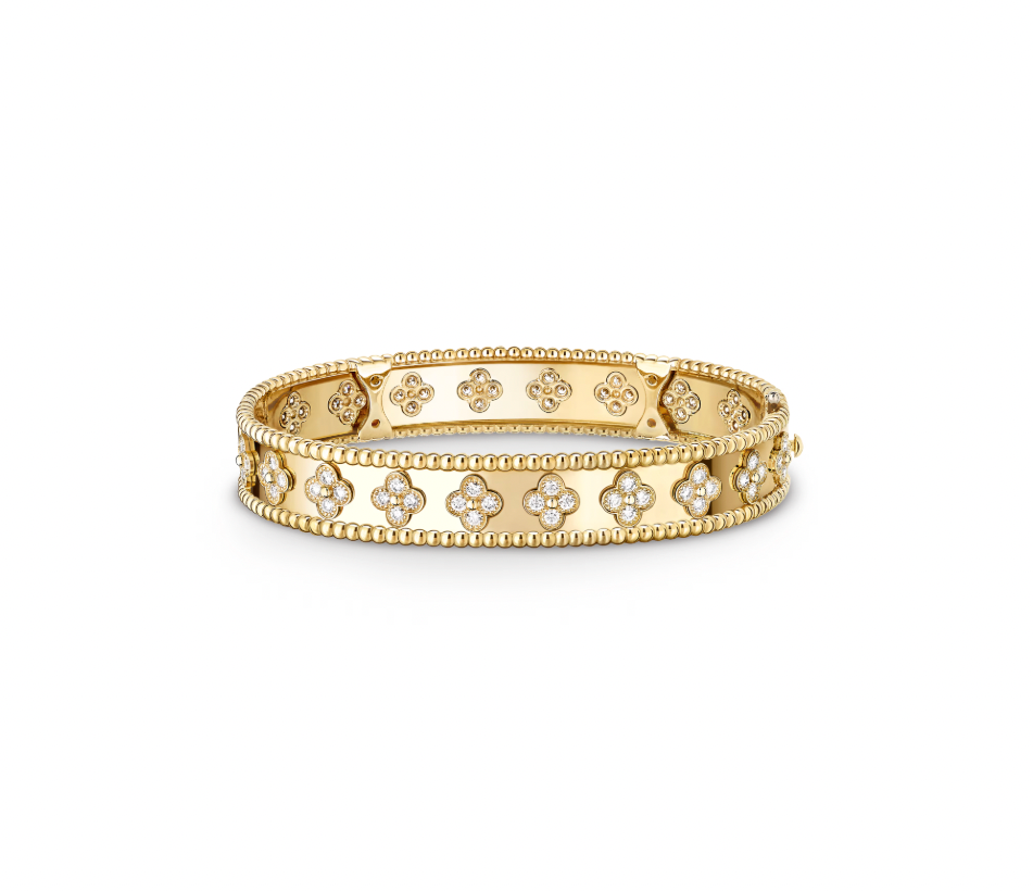 Perlée clovers bracelet, 18K yellow gold, round diamonds, medium model; diamond quality DEF, IF to VVS.