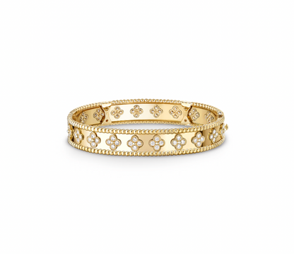 Perlée clovers bracelet, 18K yellow gold, round diamonds, medium model; diamond quality DEF, IF to VVS.