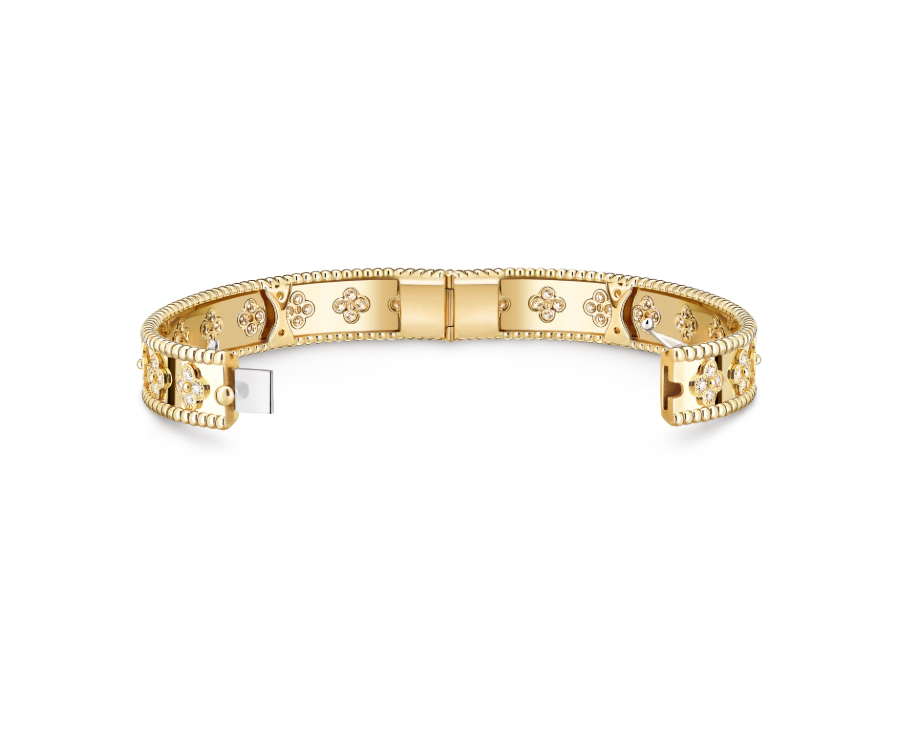 Perlée clovers bracelet, 18K yellow gold, round diamonds, medium model; diamond quality DEF, IF to VVS.