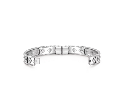 Perlée clovers bracelet, rhodium plated 18K white gold, round diamonds, medium model; diamond quality DEF, IF to VVS.